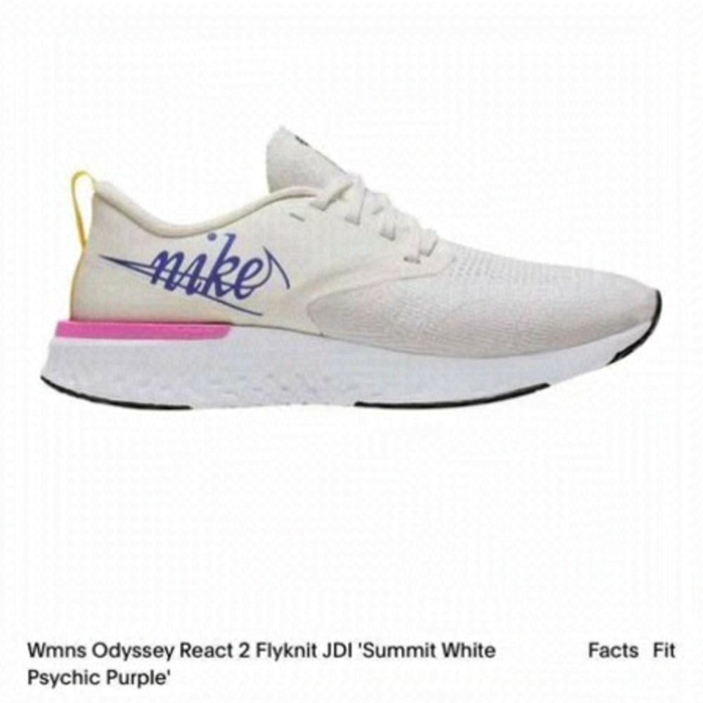WOMAN’S odyssey React 2 flyknit woman’s sneaker. Summit white/psychic purple.